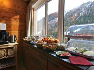 02. Catered chalet Gabl Sankt Anton Inclusief ontbijt