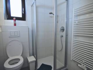 06. Catered chalet Raeterhof Fiss Badkamer