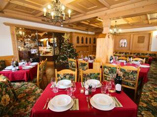 06. Catered chalet Tirolerhof Serfaus Ontbijtzaal