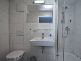 07. Catered chalet Demlhof Finkenberg Badkamer