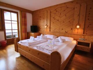 07. Catered chalet Fiss Elfriede Tweepersoonskamer Zimmer 10