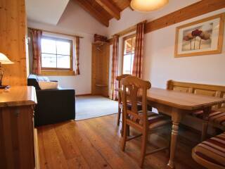 11. Catered chalet Elfriede Fiss Woonkamer Appartement 1