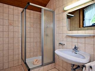 13. Catered chalet Romantik Soelden Douche 1