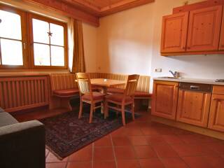 20. Catered chalet Elfriede Fiss Woonkamer Appartement 15
